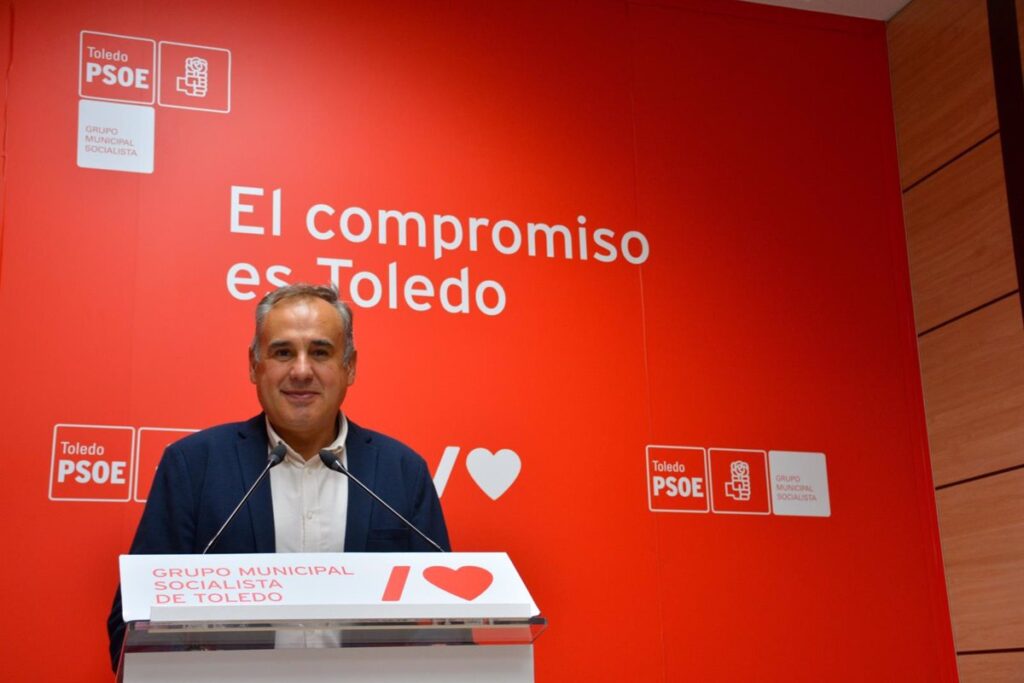 PSOE critica la alteración del calendario de sesiones del Ayuntamiento de Toledo y apunta al concejal y diputado Velasco