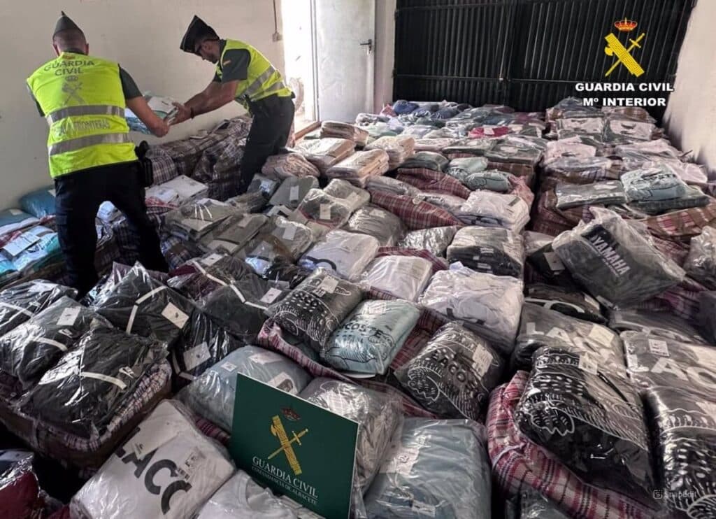 Guardia Civil interviene en Albacete más de 7.000 prendas de ropa falsificadas valoradas en más de 2 millones