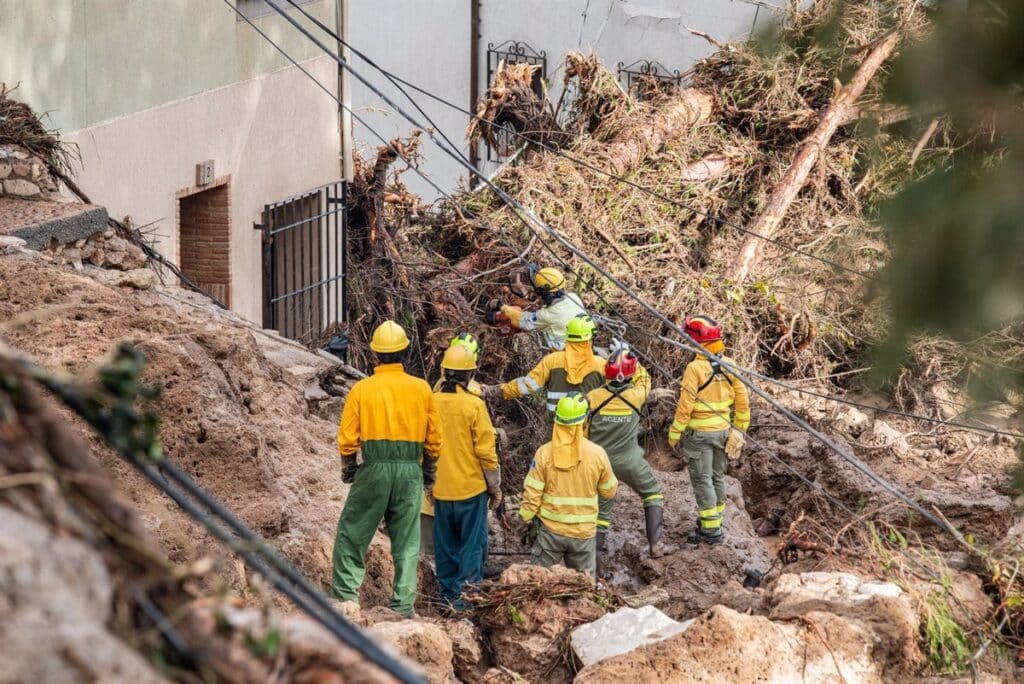 La Sierra de Albacete se moviliza para asistir a Letur en su día más crítico: "Esto es dantesco"