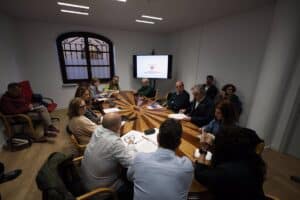 Los mercadillos de Toledo ya podrán vender frutas y verduras y el edificio Alcázar será tienda y sede de Joma