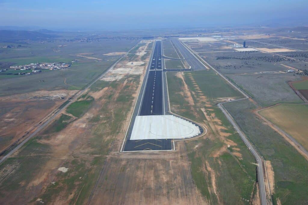 Page afirma que el aeropuerto de Ciudad Real será una herramienta "muy útil" para el crecimiento de la región