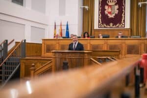 Page cierra casi cuatro horas de discurso pidiendo ayuda "para defender la España constitucional"