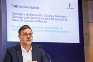 Pastor pone en valor la inversión educativa de la Junta en La Sagra tras las reivindicaciones para la zona de sindicatos