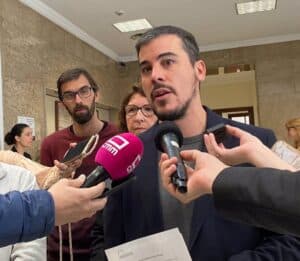 Podemos pide un cambio urgente en la sanidad regional ante su "colapso" por los "recortes" de la Junta