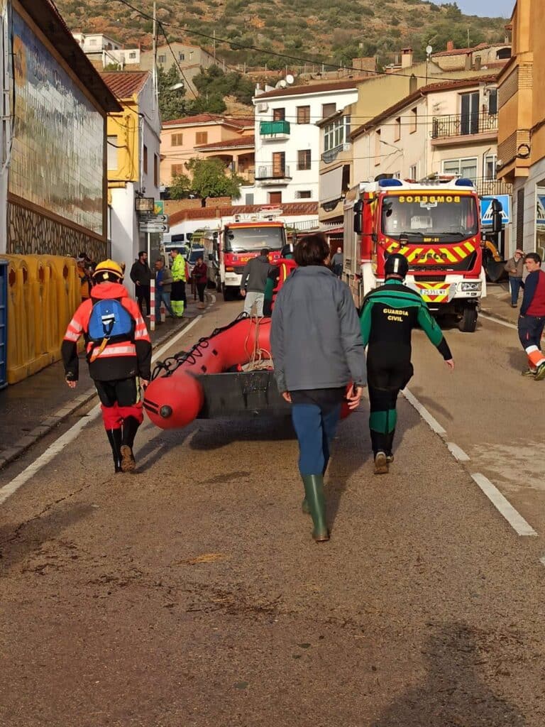 Una mujer desaparecida y otras 30 personas rescatadas en sus domicilios, balance en Mira (Cuenca)