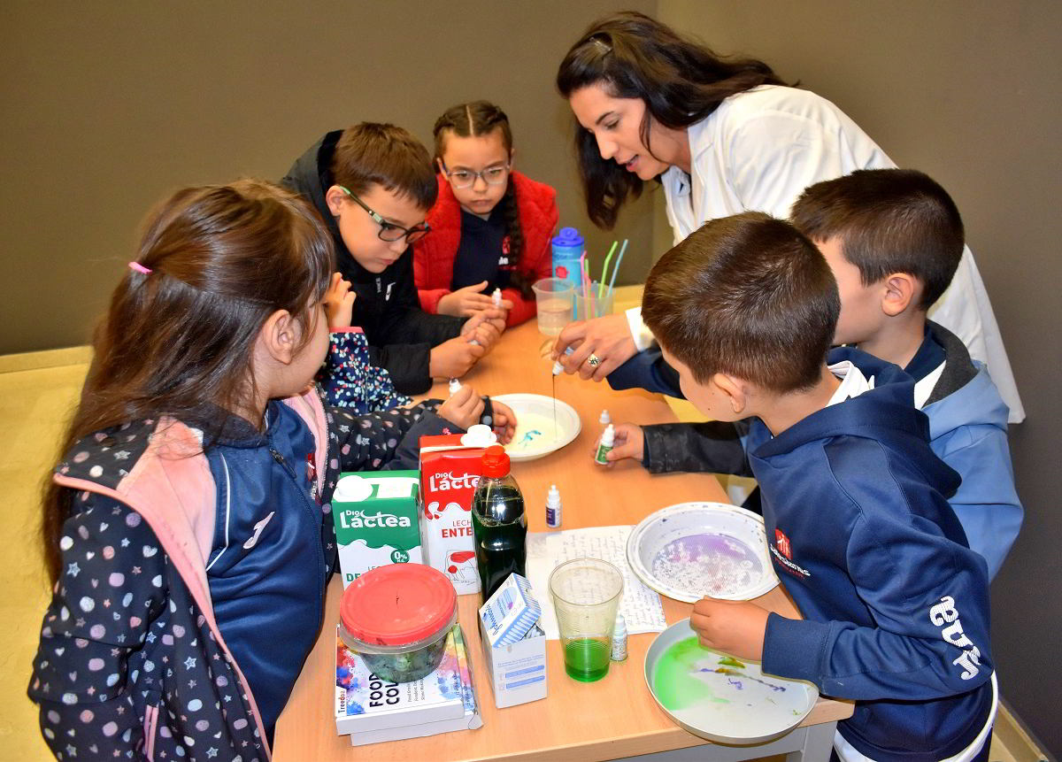 Despertando la pasión por la ciencia: Un millar de escolares se embarcan en un mes repleto de exploración y descubrimiento 1