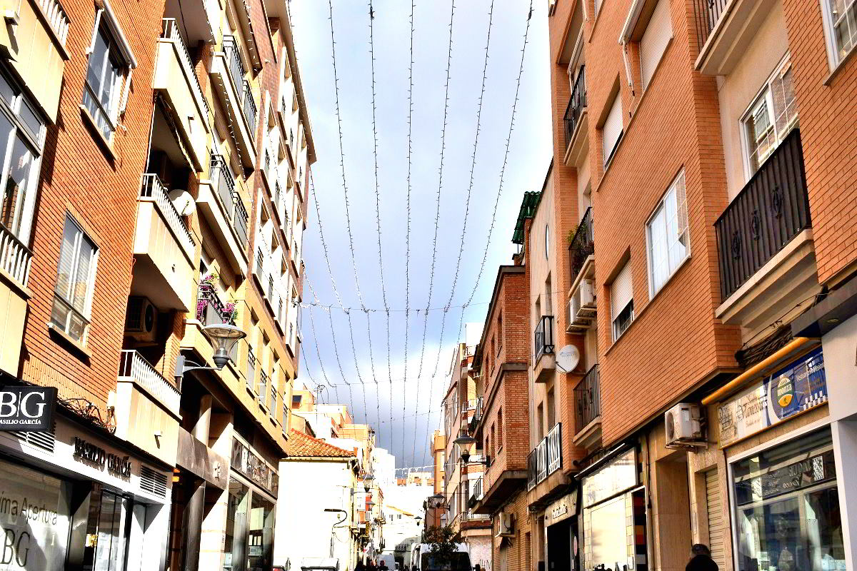 Las Calles Peatonales se Iluminan Mientras Inicia la Cuenta Atrás para la Navidad 1