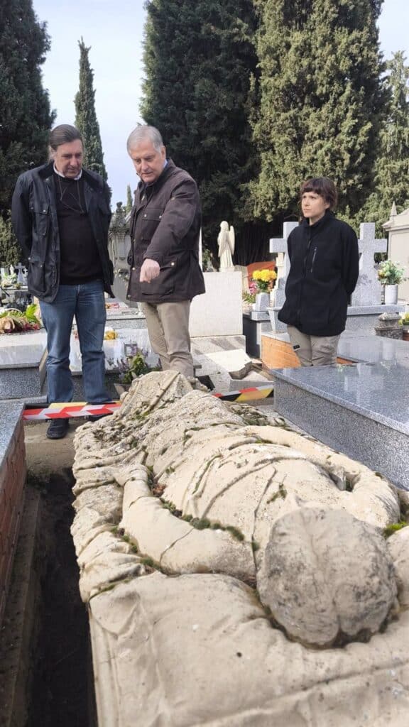 Comienza la restauración de la tumba de Apolonia en el cementerio municipal de Ciudad Real