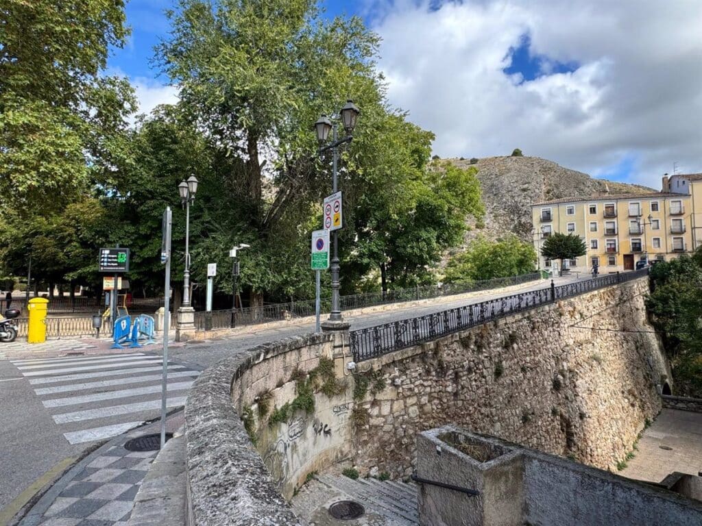 Este lunes se corta uno de los carriles del puente de la Trinidad de Cuenca