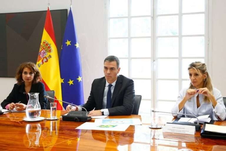 Díaz permite teletrabajar y ausentarse del trabajo a los afectados por la DANA y ofrece permisos retribuidos