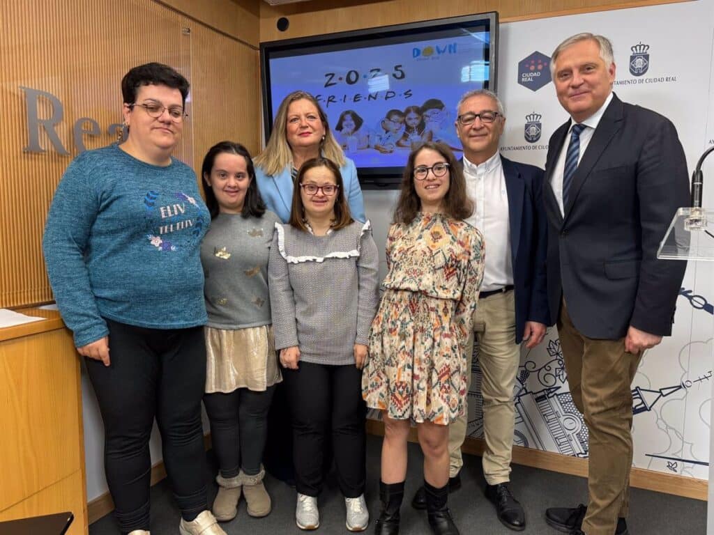 Down Caminar de Ciudad Real inspira su calendario en el cine para apoyar la inclusión de personas con síndrome de Down