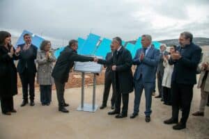 El Gobierno de C-LM pide a BlueSolar que instale en Puertollano su nueva fábrica de vidrios dicroicos