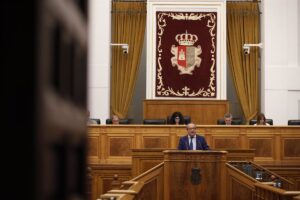 La mayoría absoluta del PSOE finiquita las enmiendas a la totalidad de PP y Vox al presupuesto de C-LM para 2025