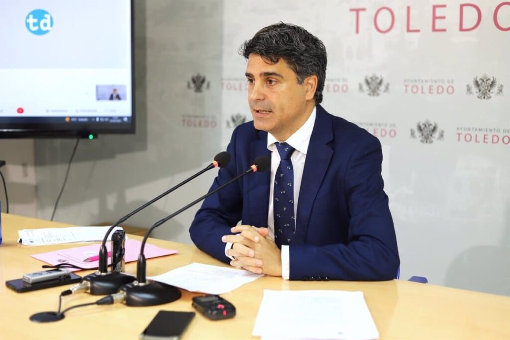 El contrato de limpieza de colegios de Toledo se encarece en 2 millones de euros para ampliar zonas de mantenimiento