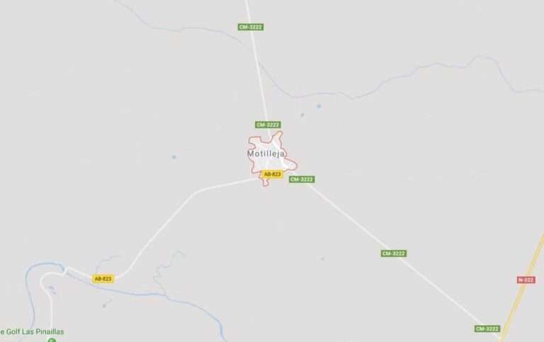 Extinguido el fuego que ha afectado a una nave de una granja de pollos en Motilleja (Albacete)