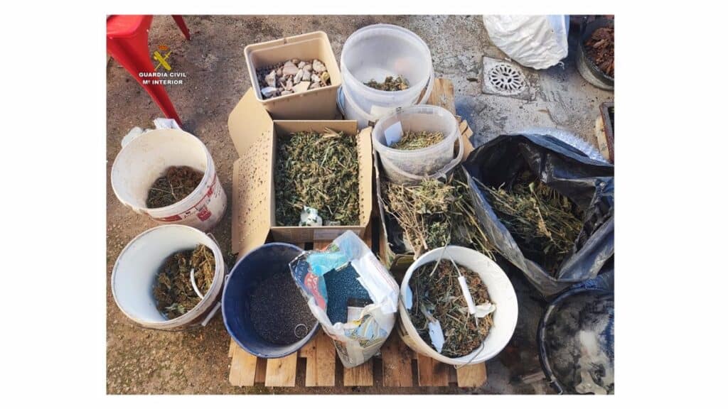 Guardia Civil detiene a dos personas que se dedicaban al cultivo y tráfico de drogas en Santa Cruz de Mudela