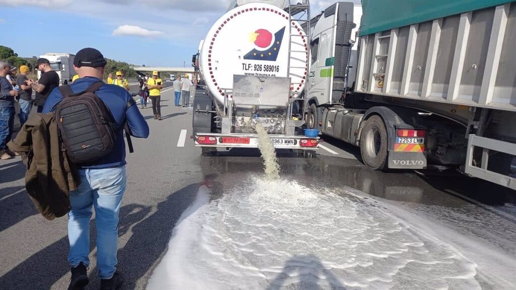 La patronal del transporte pide "contundencia" al Gobierno por ataques de agricultores franceses a camioneros españoles