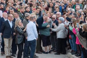 Los Reyes arropan a los letureños en su recorrido por los municipios afectados por la DANA