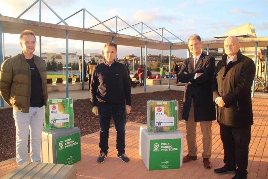 Médicos de Albacete donan desfibriladores para su instalación en los Campos 'Alba Redondo' y en las pistas atletismo