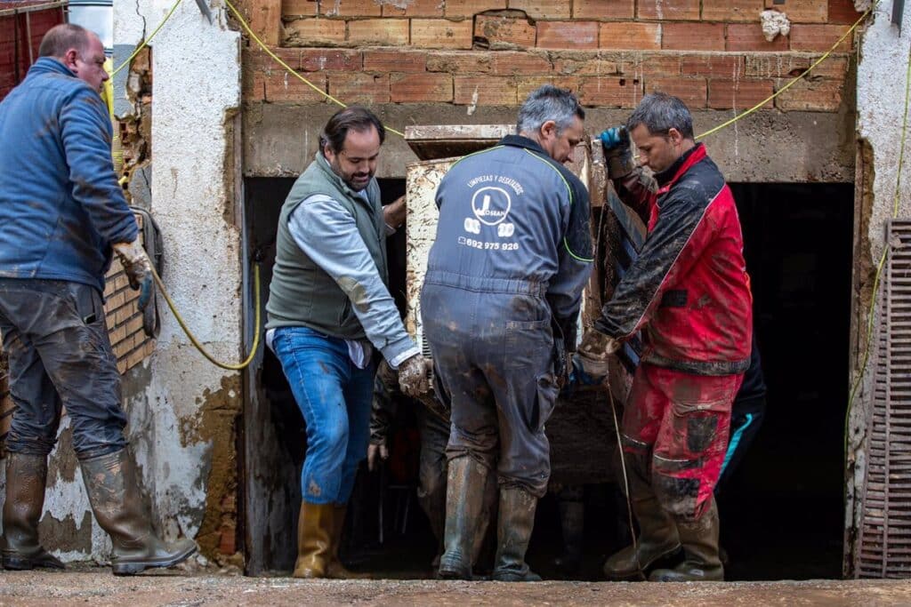 Núñez y PP de Cuenca capital entregan al Ayuntamiento de Mira cuatro máquinas hidrolimpiadoras