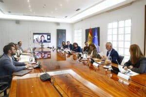 Pedro Sánchez preside la reunión del comité de crisis creado para el seguimiento de los efectos de la DANA