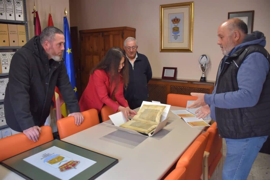 Restaurado el pergamino de concesión del título de Villa a Albendea (Cuenca) firmado por Carlos V en 1537