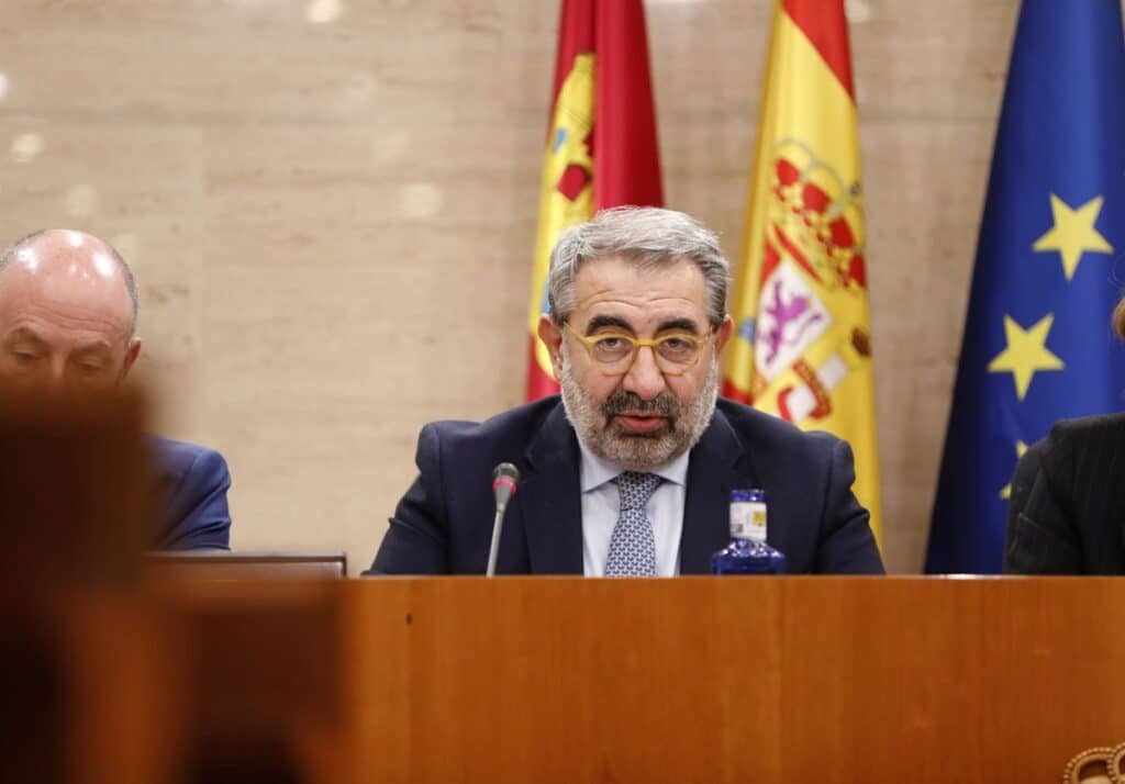 Sanz afirma que las cuentas del 2025 "consolidan y mejoran" la sanidad en C-LM, mientras PP y Vox las ven "insuficiente"