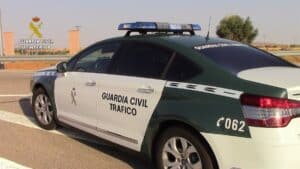 Muere un joven y una chica resulta herida grave tras la salida de vía de un turismo en Talavera de la Reina