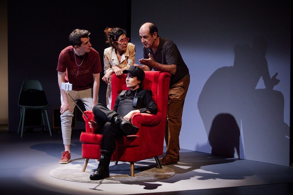 Risas y Suspicias: El Fin de Semana en el Auditorio con la Comedia 'Una Redada Familiar' 1