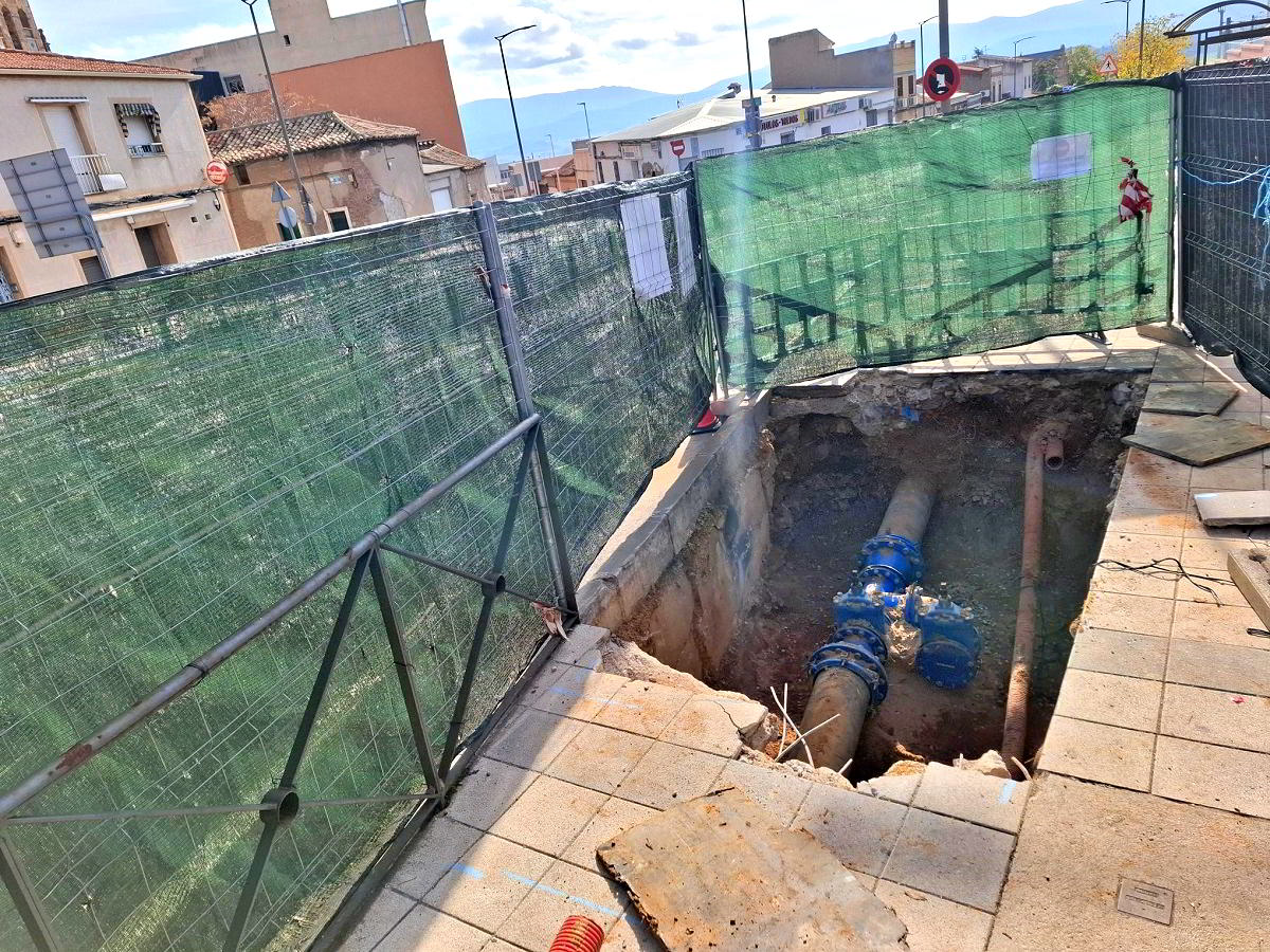 Comienzan las obras para la instalación de reductoras de agua en la Calle Conde Valmaseda 1