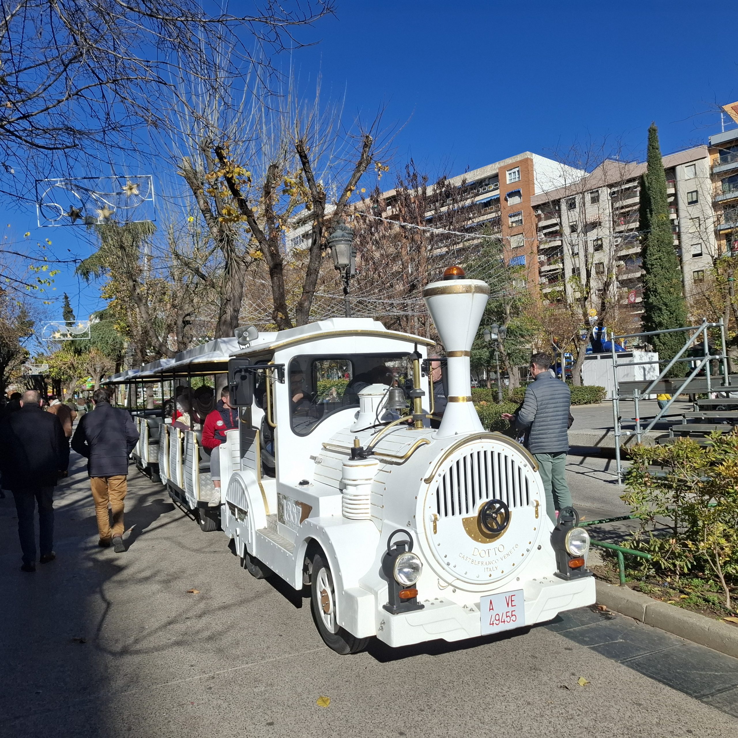 El Tren Turístico de Navidad Inaugura su Viaje con un Pasaje de Ensueño: El Séquito Real de Oriente y Papá Noel 2