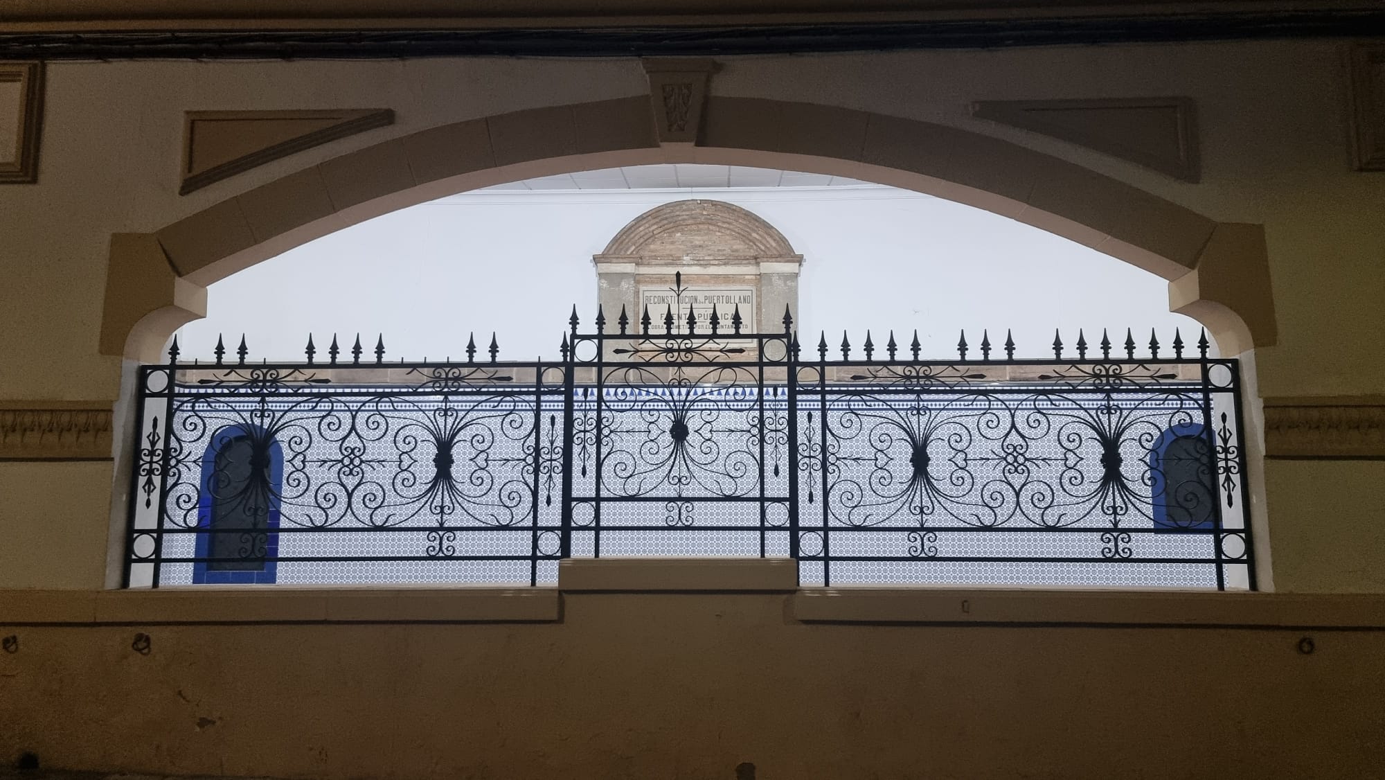 La Fuente de los Cinco Caños: Un espectáculo nocturno que realza su encanto histórico 3