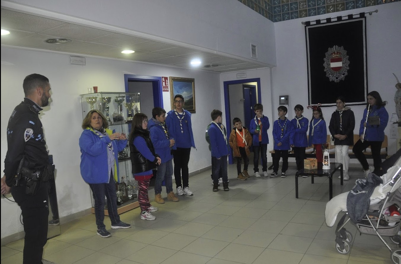 La Llama de la Esperanza Ilumina Puertollano: El Grupo Scout Bosco Renueva la Tradición con la Luz de Belén 2