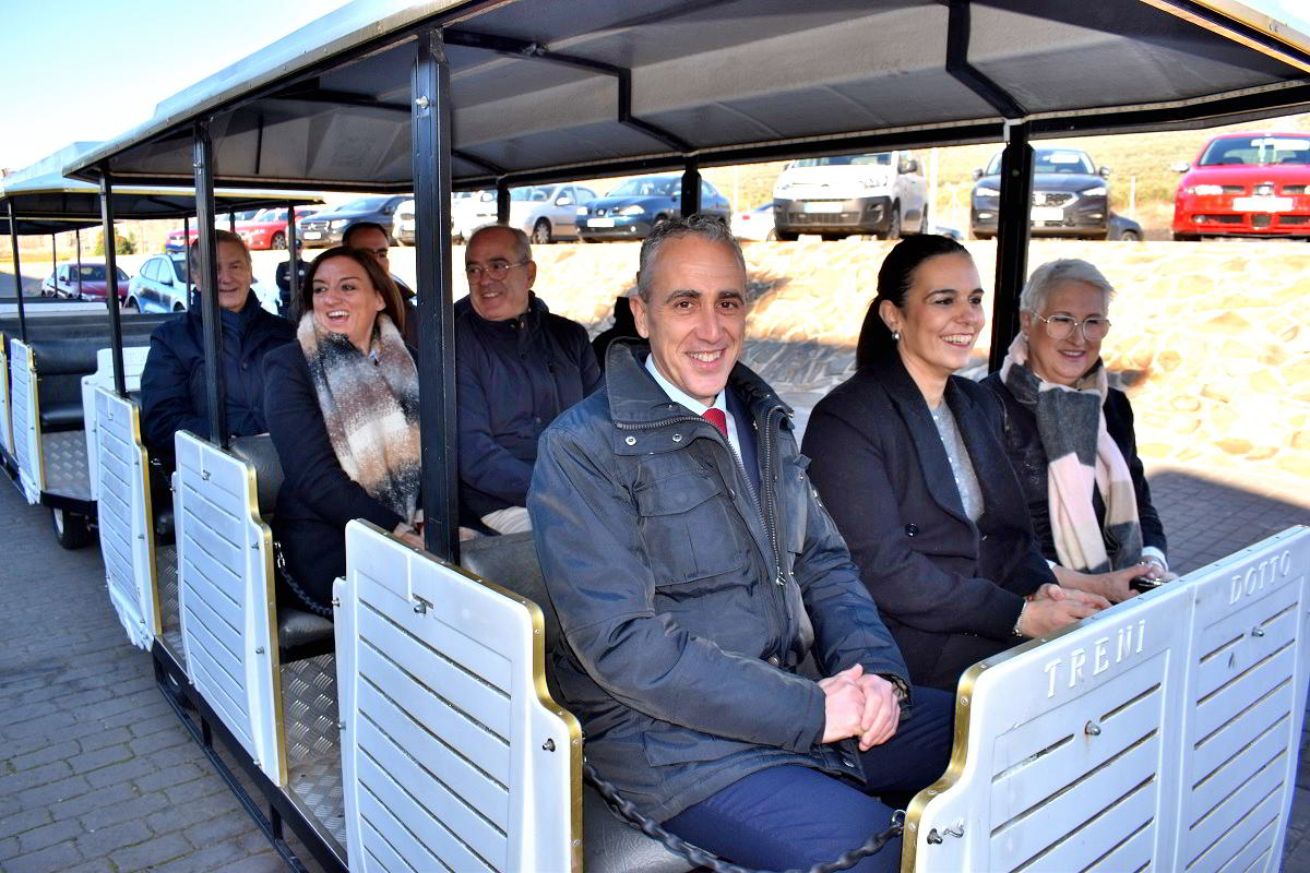 Auge del turismo ferroviario: el tren turístico aumenta sus rutas urbanas por el creciente interés de los viajeros 1