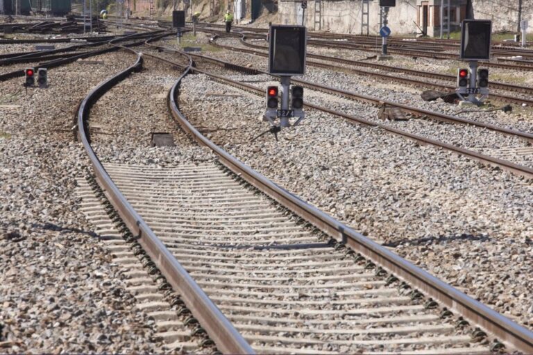 Adif adjudica el mantenimiento del control de tráfico en la línea Madrid-Valencia-Murcia por 51 millones