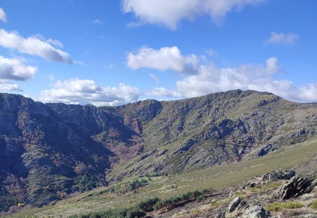 C-LM celebra el Día de las Montañas con ascensos a La Bañuela y al Cerrillón y rutas por el río Mundo y el Dulce