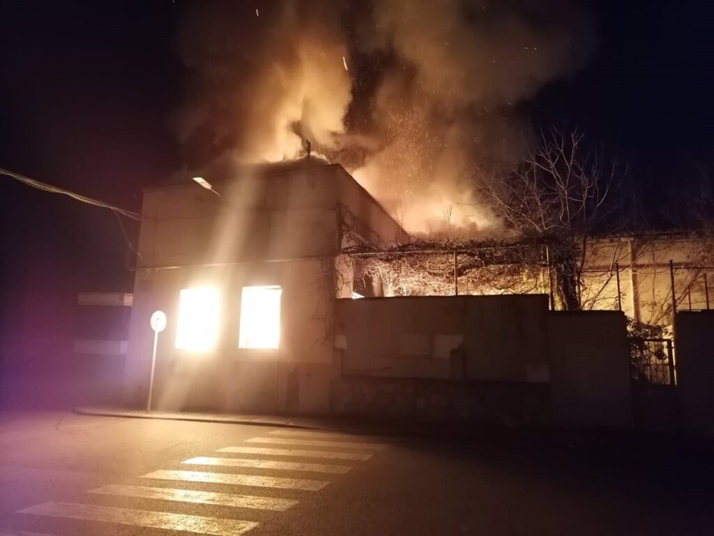 Sucesos.- Controlado el incendio del antiguo cuartel militar de Guadalajara, situado en el Fuerte de San Francisco