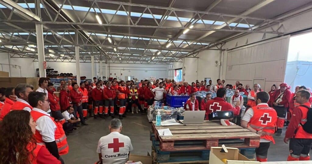 Cruz Roja fundirá mañana "a rojo" sus redes sociales para homenajear a los miles de voluntarios de la DANA