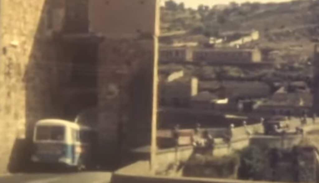 Filmoteca Histórica Toledana despide 2024 con grabación inédita donde se ve un 'katanga' pasando el puente de San Martín