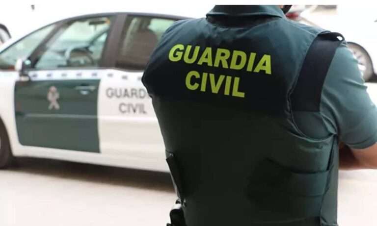 Finaliza el trasvase de gasoil del camión siniestrado en la TO-3012 en Noblejas