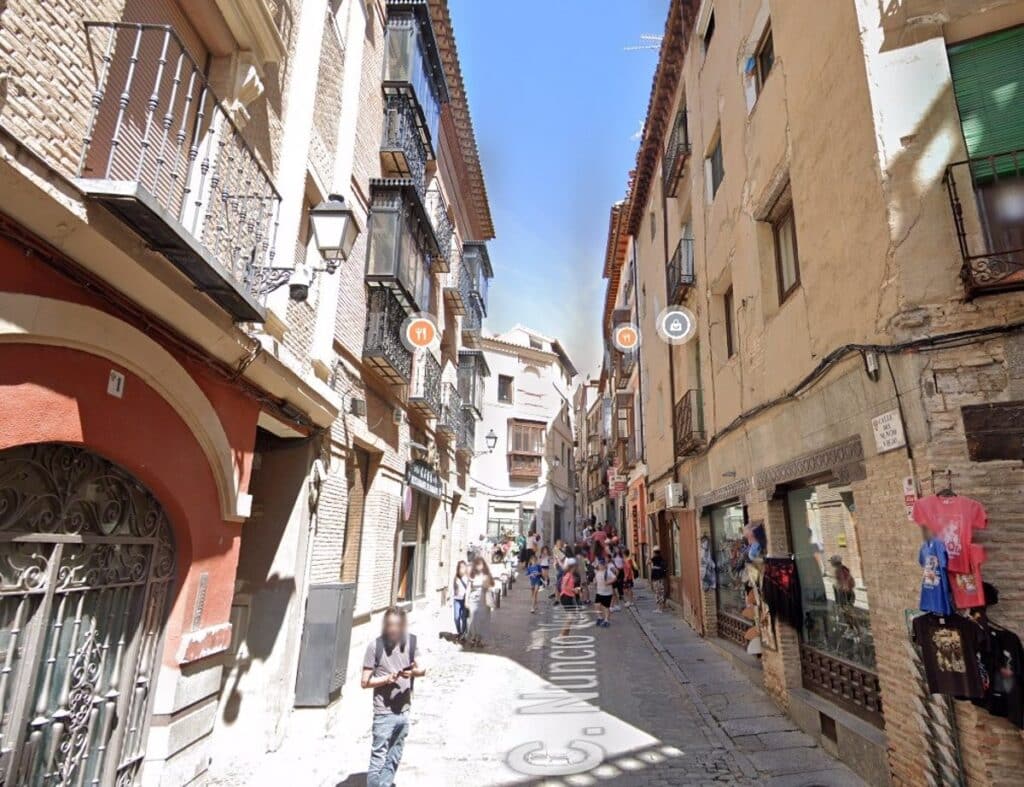 El incendio en el cuarto de calderas de un edificio del Casco de Toledo obliga a desalojar a los vecinos