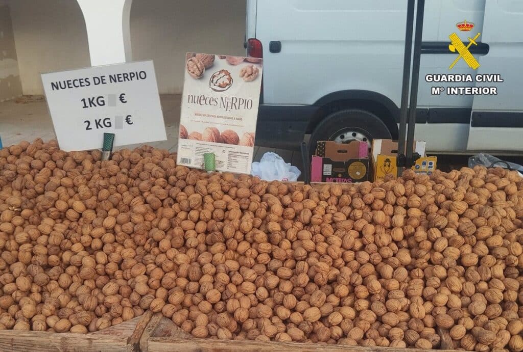 Investigan a un vecino de Albacete por vender nueces con etiquetado de la DOP 'Nueces de Nerpio' sin permiso