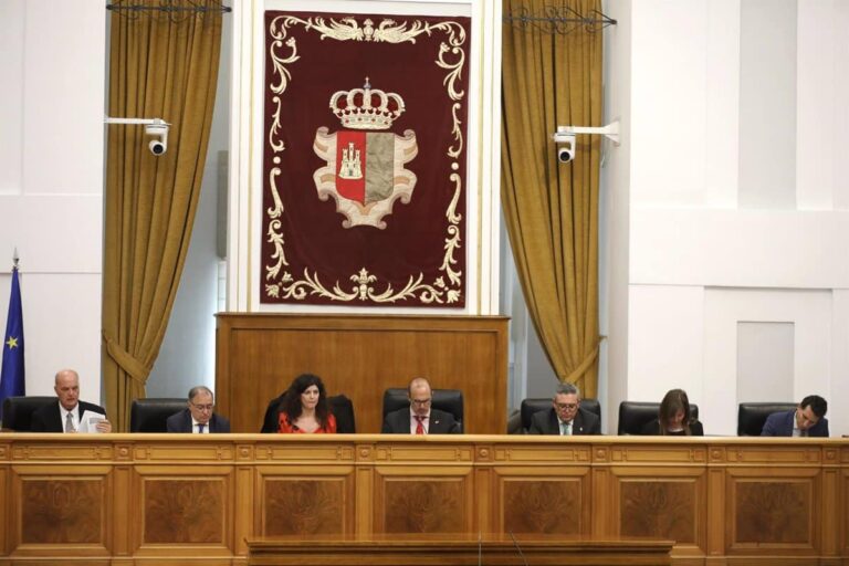PP y PSOE retomarán la reforma del Estatuto tras Navidad y Bellido ve ideal que cristalizara en ecuador de legislatura