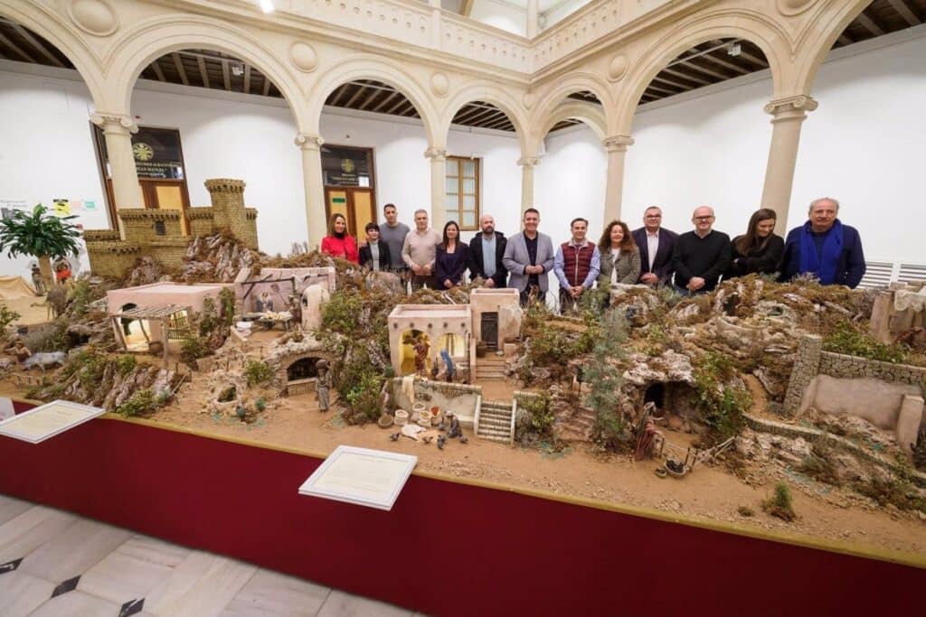 Rastrillos, botas de agua y un cuadro de Letur, los guiños del Belén de Diputación Albacete a los voluntarios en la DANA