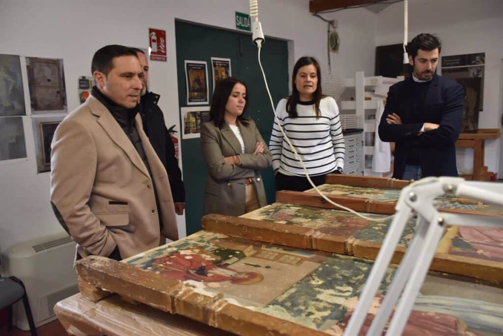 Taller de Restauración de la Diputación de Cuenca trabaja en un cuadro del siglo XVIII de Villanueva de la Jara