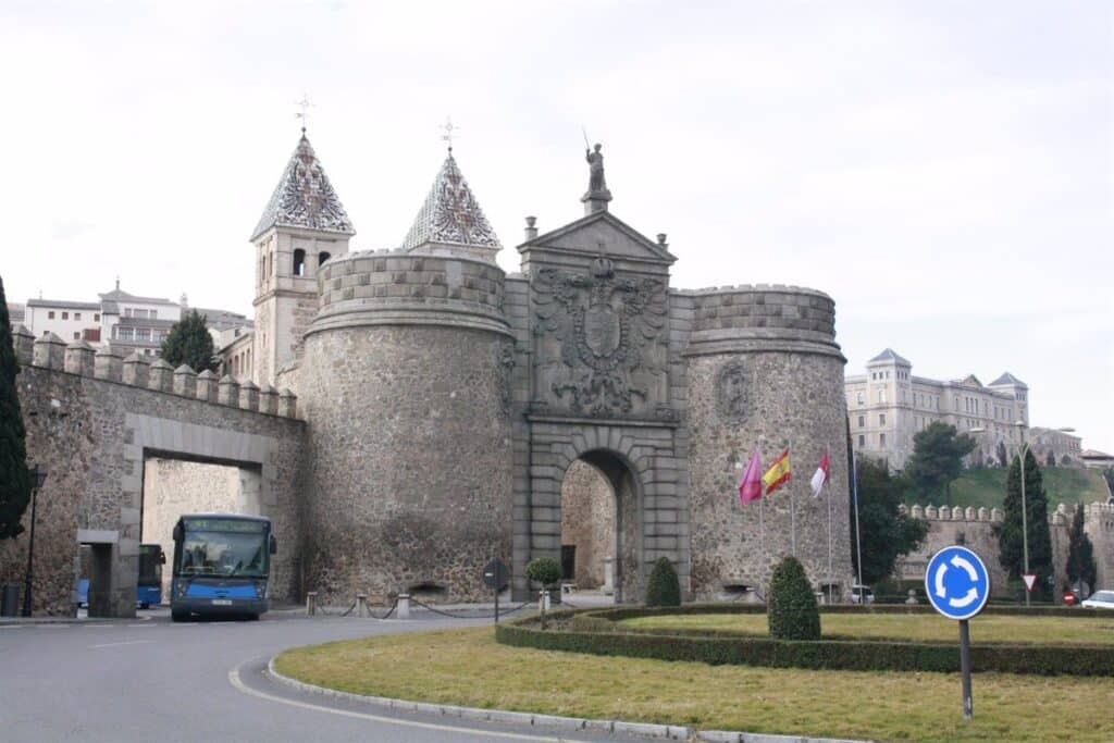 Toledo cortará el tráfico entre Puerta de Bisagra y Zocodover los días de gran afluencia y aglomeración de vehículos