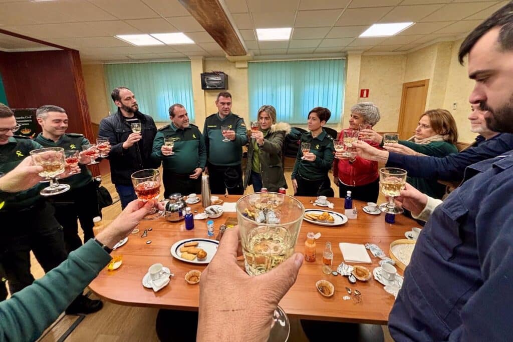 Tolón reconoce la labor de Guardia Civil al servicio de la ciudadanía con una visita a la Comandancia de Cuenca