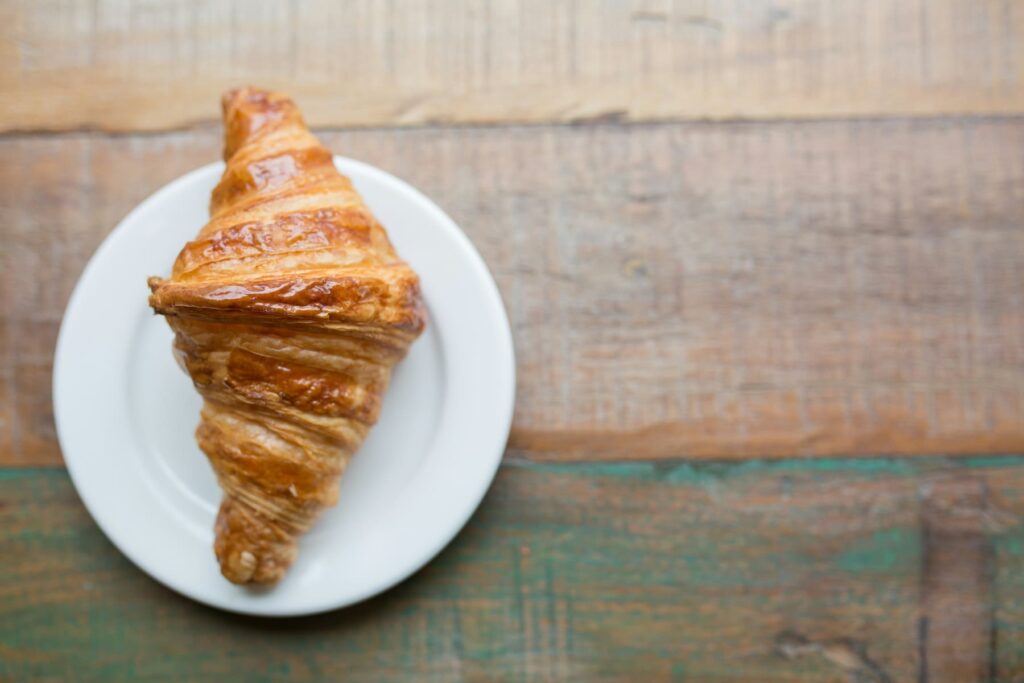 Nos hemos vuelto locos por el croissant, pero… ¿lo estamos comiendo mal? 1