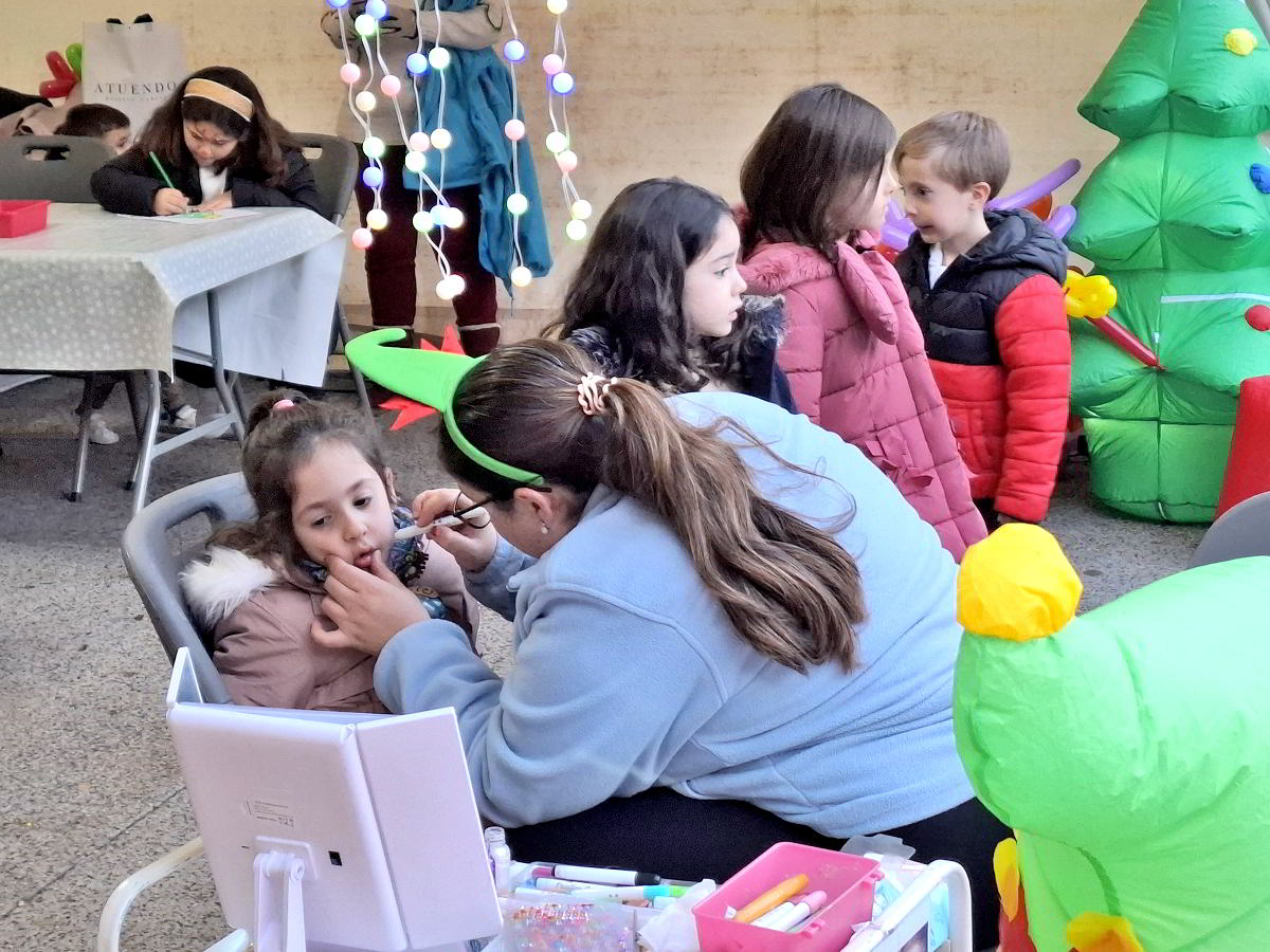 Festival Navideño de Creatividad Juvenil: Descubre el Arte y la Diversión con Taller de Manualidades, Juegos Interactivos, Pintacaras, Tiro con Arco y Magia de Globoflexia 1