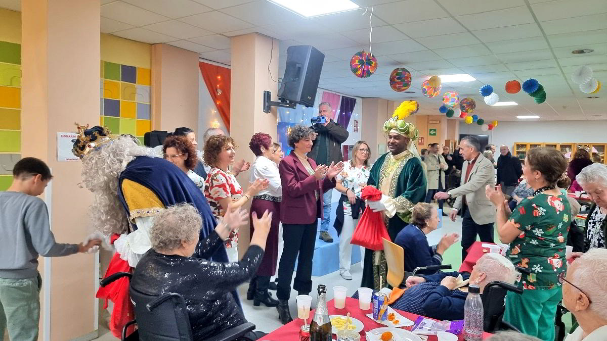 Los Reyes Magos Visitan a los Huéspedes de la Fundación Fuente Agria y del Centro de Mayores 'Pocitas del Prior' 5